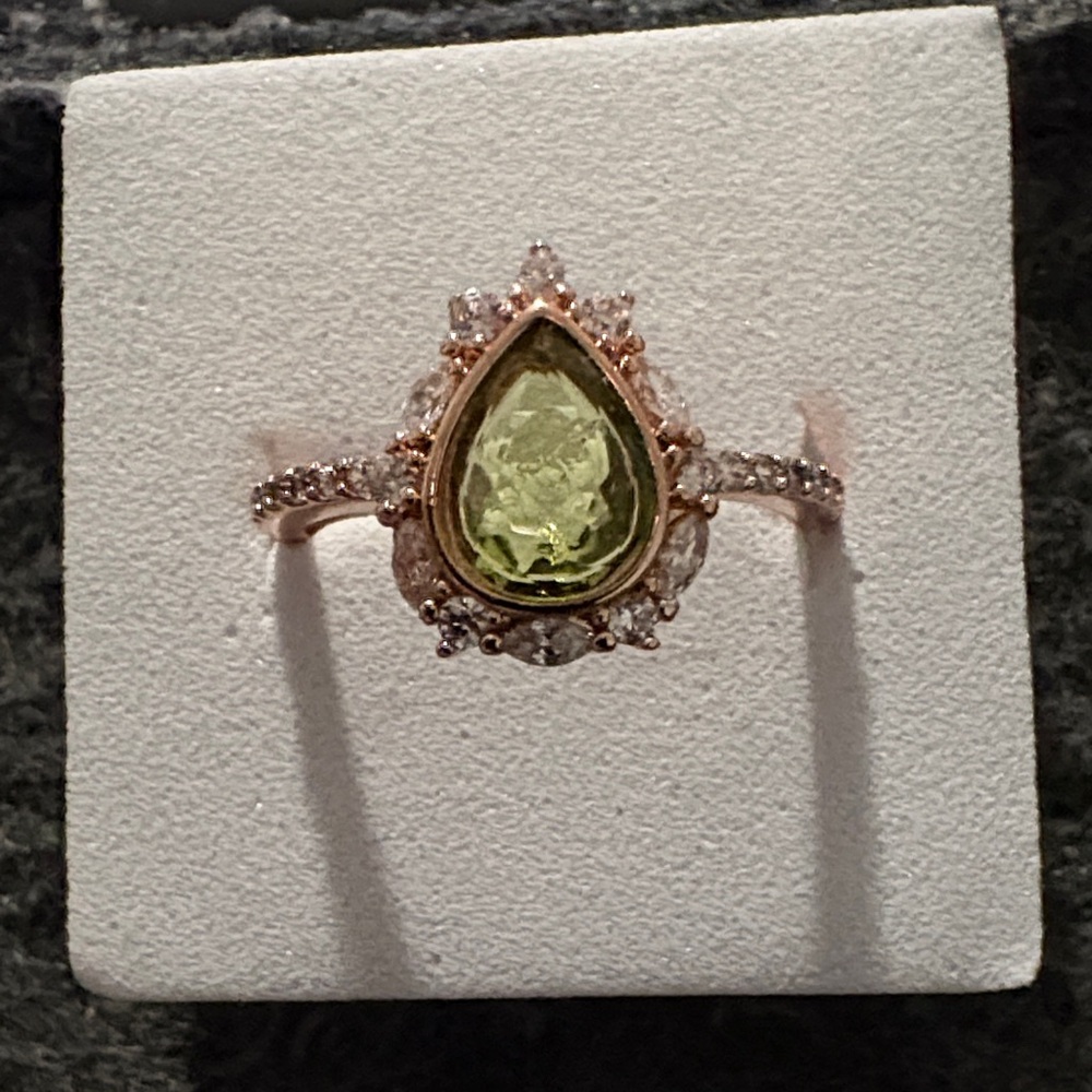 Elegant Green Teardrop Ring